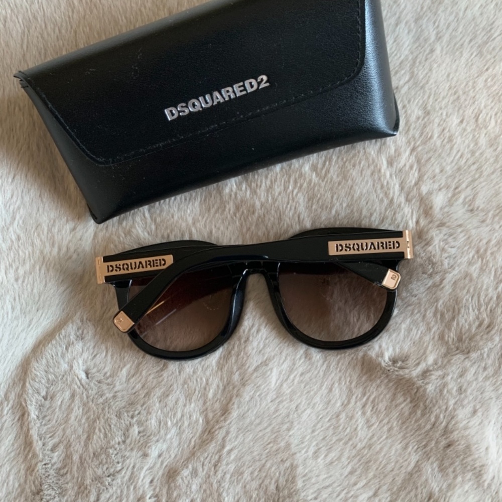 DSquared2 Large Frame Sunglasses 🌞 - Picture 2 of 6